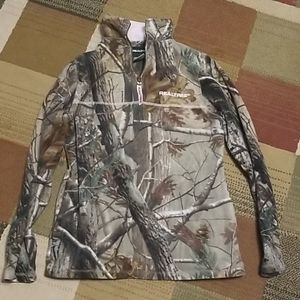 Size small real tree quarterzip